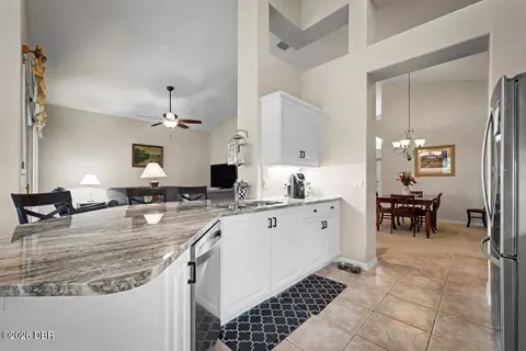 Kitchen - 39 Lakebluff Dr, Ormond Beach, FL 32174 photo 3 of 4