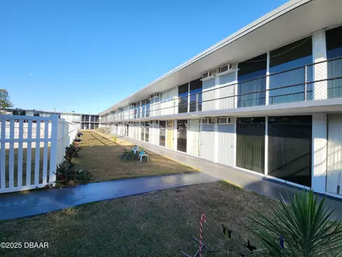 1202 Ridgewood Ave, Daytona Beach, FL 32117