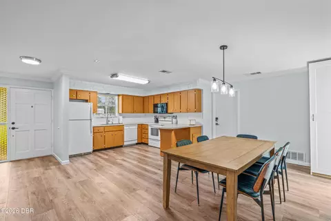 Dining - 145 Hernandez Ave, Ormond Beach, FL 32174 photo 3 of 3