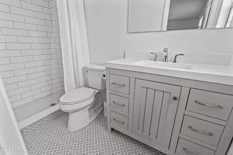 Bath - 145 Hernandez Ave, Ormond Beach, FL 32174 photo 2 of 3