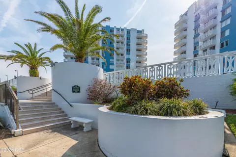 935 N Halifax Ave, Daytona Beach, FL 32118