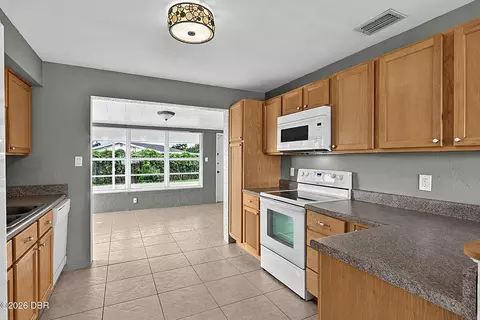 Kitchen - 22 Beechwood Dr, Ormond Beach, FL 32176 photo 4 of 10