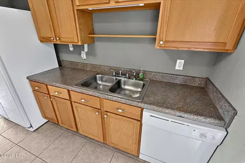Kitchen - 22 Beechwood Dr, Ormond Beach, FL 32176 photo 8 of 10