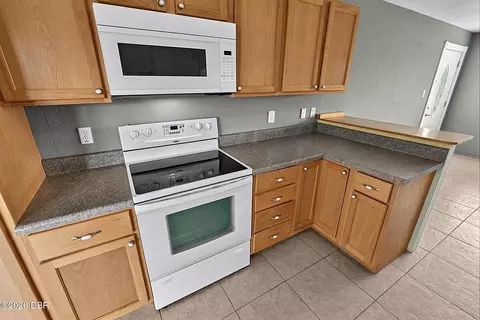 Kitchen - 22 Beechwood Dr, Ormond Beach, FL 32176 photo 7 of 10