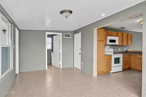 Living - 22 Beechwood Dr, Ormond Beach, FL 32176 photo 4 of 5