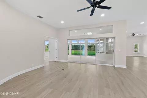 Living - 38 Kingsley Cir, Ormond Beach, FL 32174 photo 2 of 10