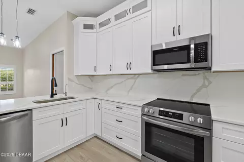 Kitchen - 38 Kingsley Cir, Ormond Beach, FL 32174 photo 3 of 5