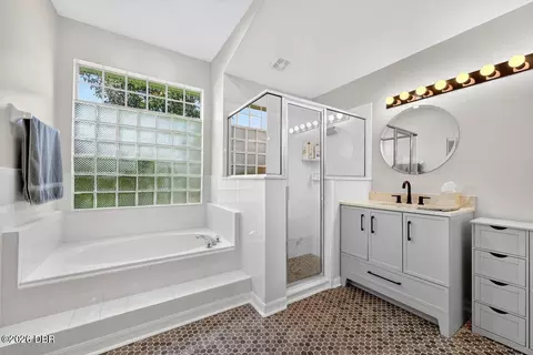 Bath - 45 Hunt Master Ct, Ormond Beach, FL 32174 photo 2 of 5