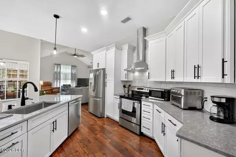 Kitchen - 45 Hunt Master Ct, Ormond Beach, FL 32174 photo 3 of 4
