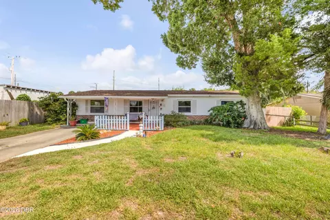 1160 Pineview Dr, Daytona Beach, FL 32117