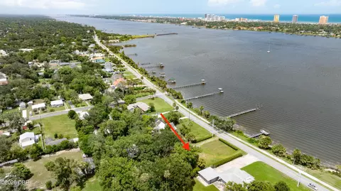 820 Riverside Dr, Holly Hill, FL 32117