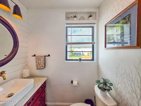 Bath - 926 Fernald St, Edgewater, FL 32132 photo 2 of 5