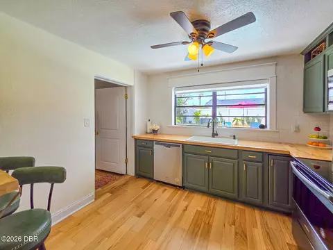 Kitchen - 926 Fernald St, Edgewater, FL 32132 photo 4 of 5