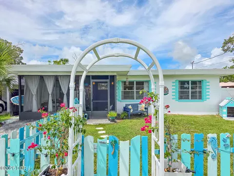 Exterior - 926 Fernald St, Edgewater, FL 32132 photo 2 of 14
