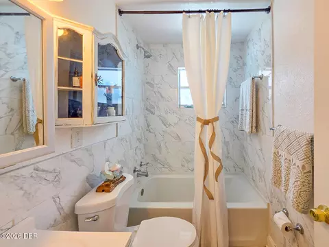 Bath - 926 Fernald St, Edgewater, FL 32132 photo 3 of 5