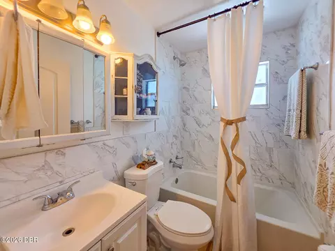 Bath - 926 Fernald St, Edgewater, FL 32132 photo 4 of 5