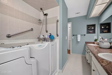 Bath - 1384 Aleut Ln, Ormond Beach, FL 32174 photo 3 of 3