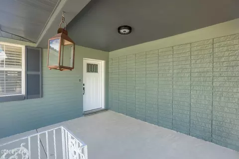 Exterior - 27 Valhalla Ave, Ormond Beach, FL 32176 photo 2 of 9
