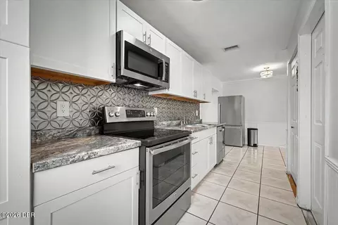 Kitchen - 1978 Myrtle Jo Dr, Ormond Beach, FL 32174 photo 1 of 2