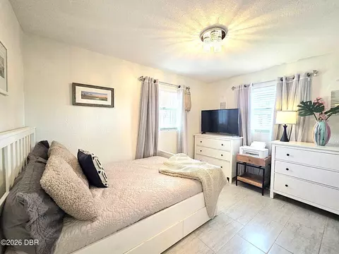 Bedroom - 35 Seacrest Dr, Ormond Beach, FL 32176 photo 3 of 4