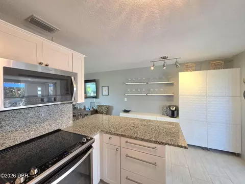 Kitchen - 35 Seacrest Dr, Ormond Beach, FL 32176 photo 4 of 5