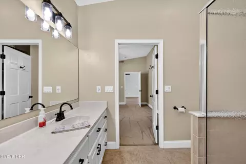 Bath - 1102 12th St, Edgewater, FL 32132 photo 2 of 8