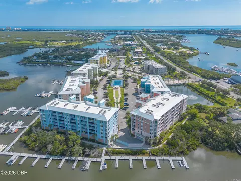 3 Riverwalk Dr, New Smyrna Beach, FL 32169