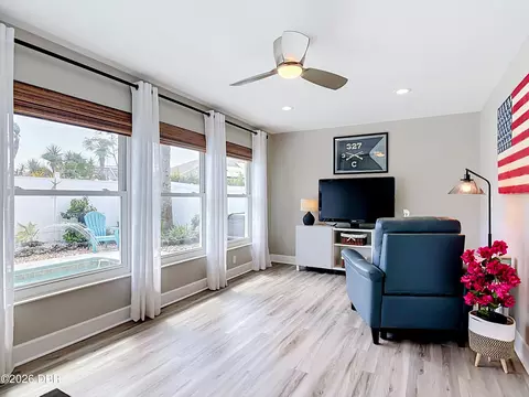 Living - 3555 John Anderson Dr, Ormond Beach, FL 32176 photo 4 of 4