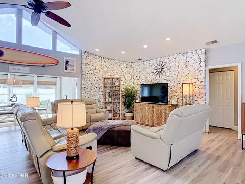 Living - 3555 John Anderson Dr, Ormond Beach, FL 32176 photo 2 of 4
