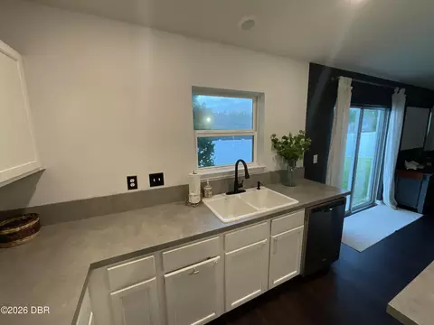 Kitchen - 80 Pergola Pl, Ormond Beach, FL 32174 photo 3 of 4
