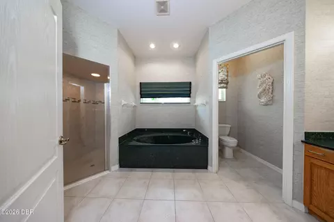 Bath - 3722 Longford Cir, Ormond Beach, FL 32174 photo 2 of 4