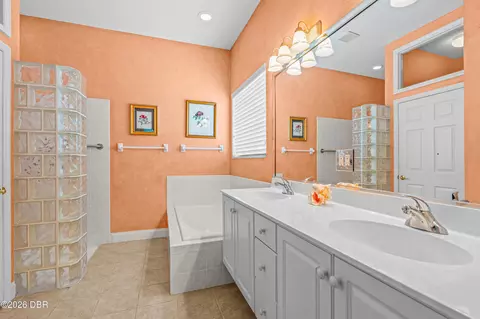 Bath - 1309 Munster Cir, Ormond Beach, FL 32174 photo 2 of 3
