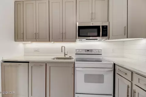 Kitchen - 7 Hibiscus Dr, Ormond Beach, FL 32176 photo 3 of 3