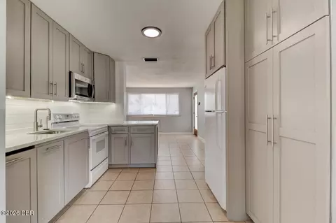 Kitchen - 7 Hibiscus Dr, Ormond Beach, FL 32176 photo 1 of 3