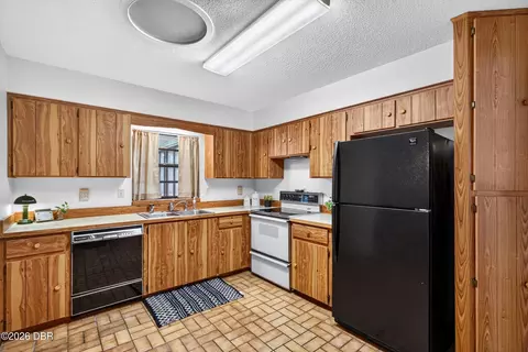 Kitchen - 6 Parkside Way, Ormond Beach, FL 32174 photo 2 of 3