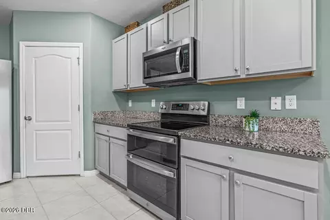 Kitchen - 281 Sunset Point Dr, Ormond Beach, FL 32174 photo 1 of 4