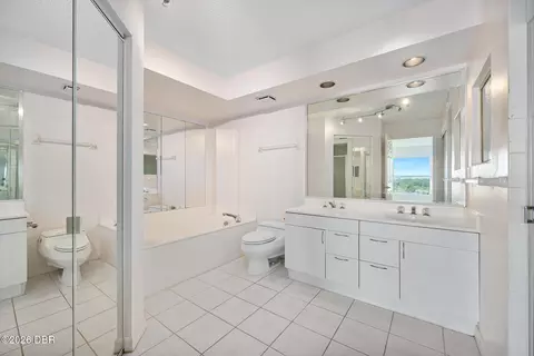 Bath - 544 Marina Point Dr, Ormond Beach, FL 32176 photo 1 of 5