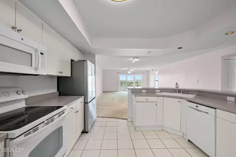 Kitchen - 544 Marina Point Dr, Ormond Beach, FL 32176 photo 4 of 4