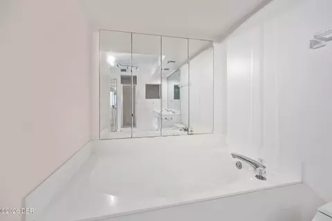 Bath - 544 Marina Point Dr, Ormond Beach, FL 32176 photo 2 of 5