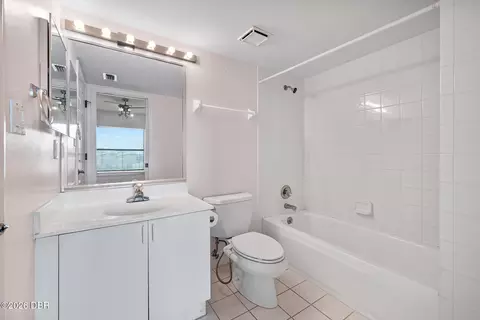 Bath - 544 Marina Point Dr, Ormond Beach, FL 32176 photo 4 of 5