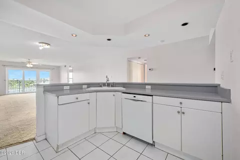 Kitchen - 544 Marina Point Dr, Ormond Beach, FL 32176 photo 3 of 4