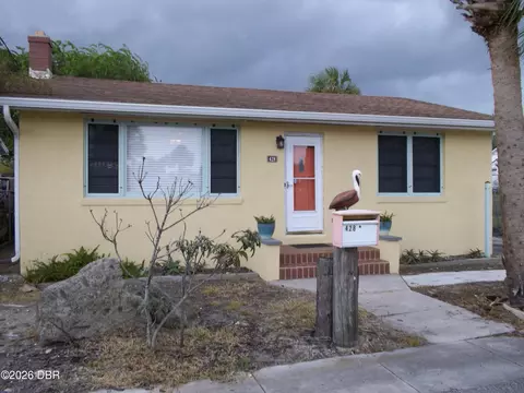 428 Eastwood Ln, Daytona Beach, FL 32118