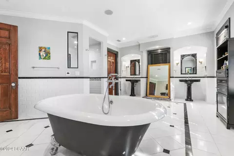 Bath - 253 John Anderson Dr, Ormond Beach, FL 32176 photo 4 of 9