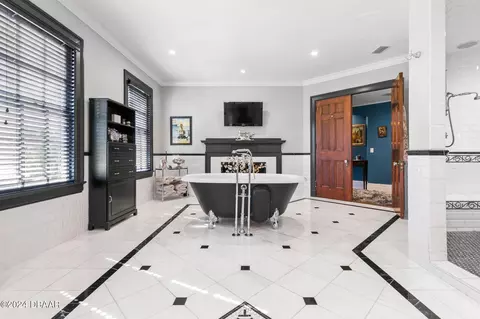 Bath - 253 John Anderson Dr, Ormond Beach, FL 32176 photo 3 of 9