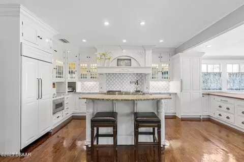 Kitchen - 253 John Anderson Dr, Ormond Beach, FL 32176 photo 4 of 9