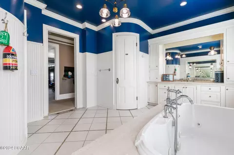 Bath - 253 John Anderson Dr, Ormond Beach, FL 32176 photo 8 of 9