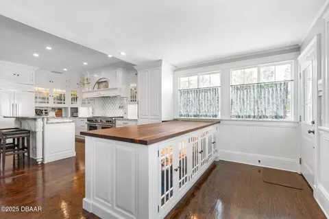 Kitchen - 253 John Anderson Dr, Ormond Beach, FL 32176 photo 8 of 9