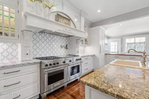 Kitchen - 253 John Anderson Dr, Ormond Beach, FL 32176 photo 6 of 9