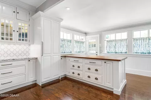 Kitchen - 253 John Anderson Dr, Ormond Beach, FL 32176 photo 7 of 9