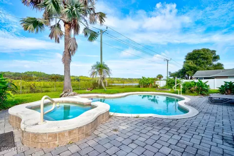 Exterior - 1026 Lake Ave, Edgewater, FL 32132 photo 1 of 7
